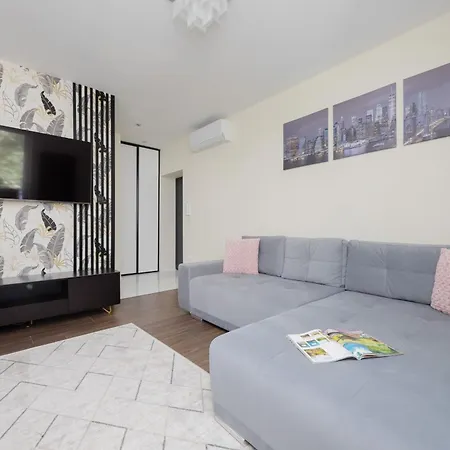 Andersa Near Old Town By Renters *