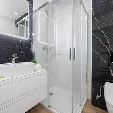 Andersa Near Old Town By Renters *