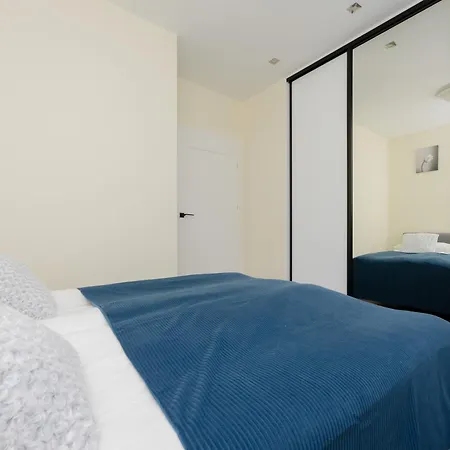 Andersa Near Old Town By Renters *
